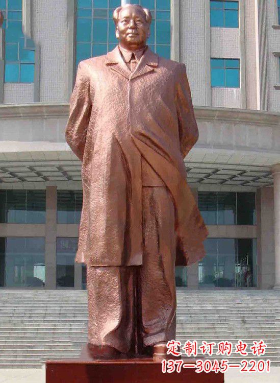辽阳校园毛主席铜像