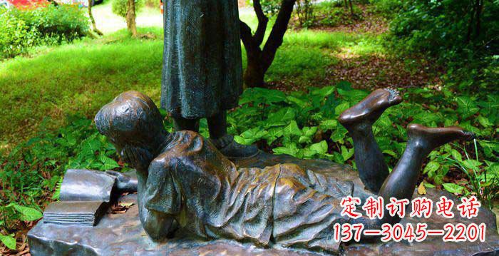 辽阳校园趴着看书的小男孩人物铜雕