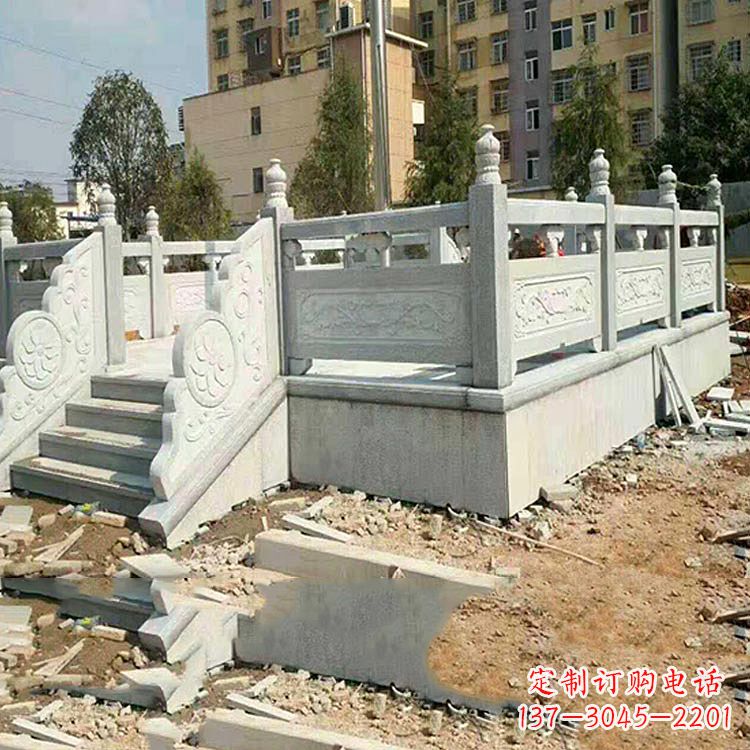 辽阳校园青石升旗台