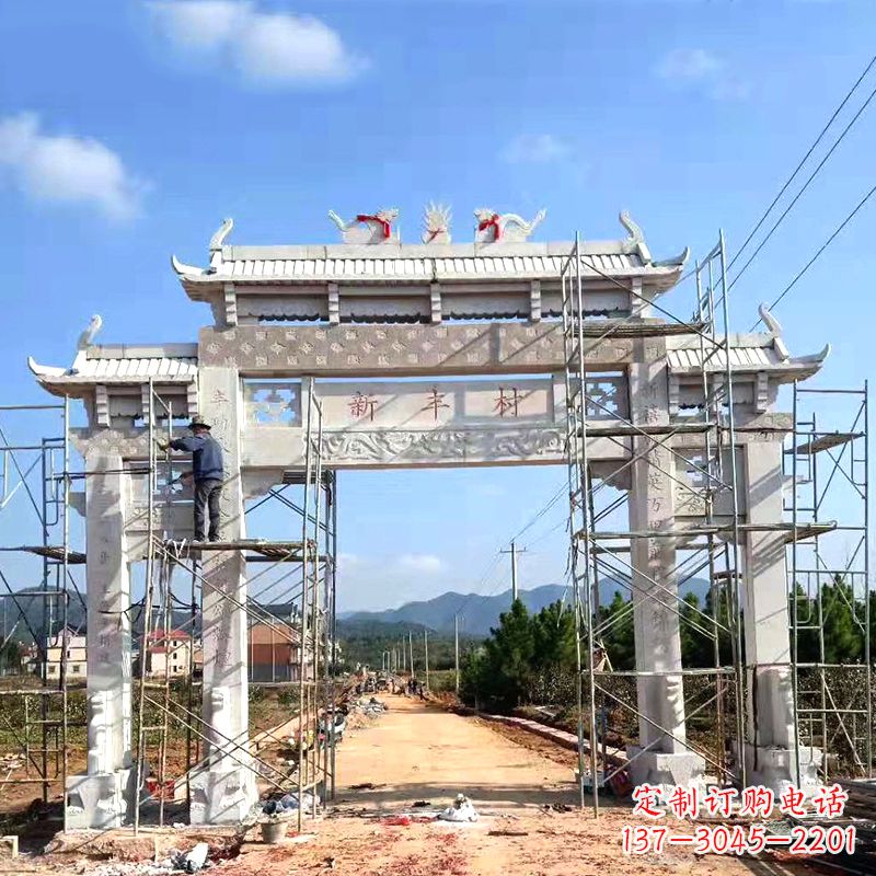 辽阳新丰村三门石雕牌坊