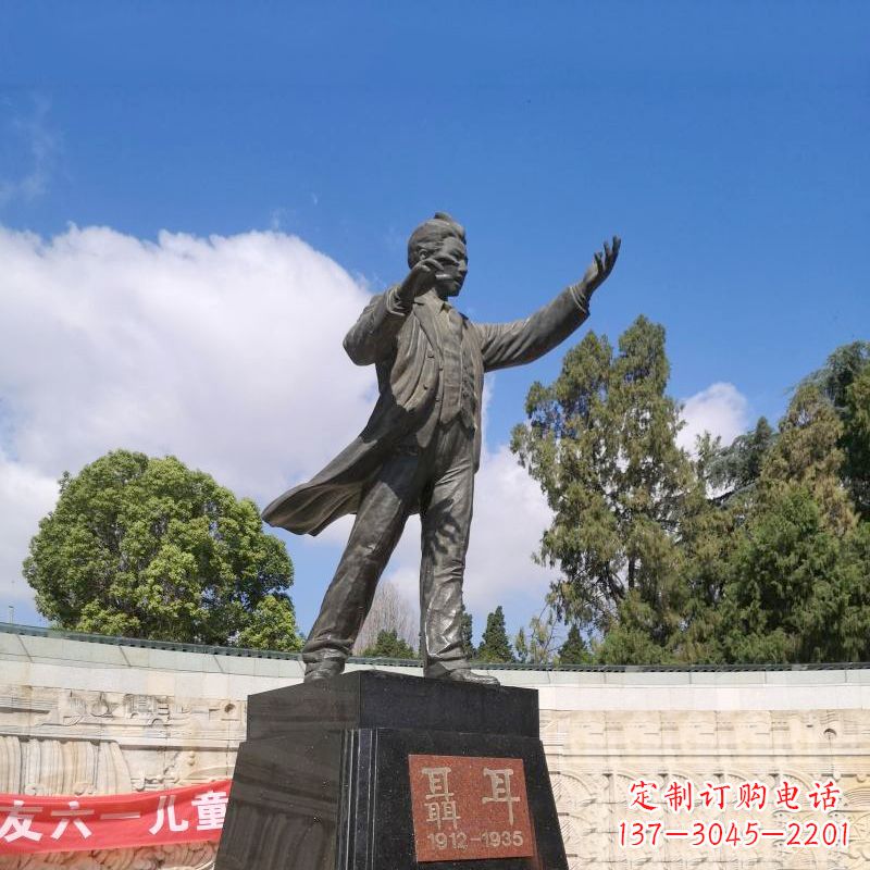 辽阳音乐家聂耳公园广场雕像