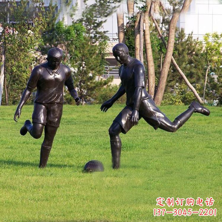 辽阳园林踢足球人物铜雕
