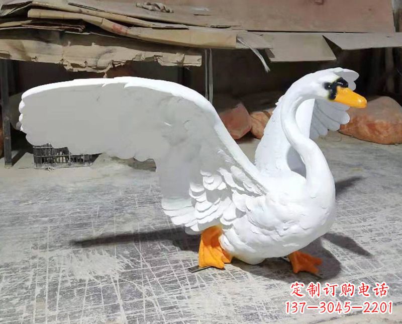 辽阳展翅翱翔的仿真白天鹅发光款