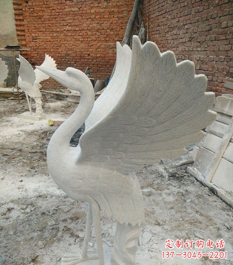 辽阳展翅丹顶鹤石雕