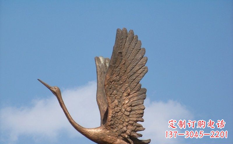 辽阳展翅高飞的仙鹤动物铜雕