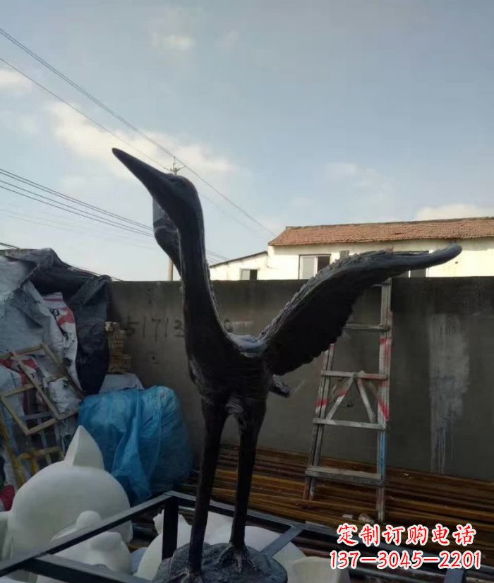 辽阳展翅仙鹤铜雕 (2)