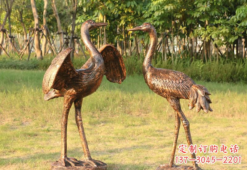 辽阳展翅仙鹤铜雕