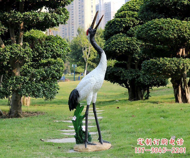 辽阳站立仙鹤雕塑