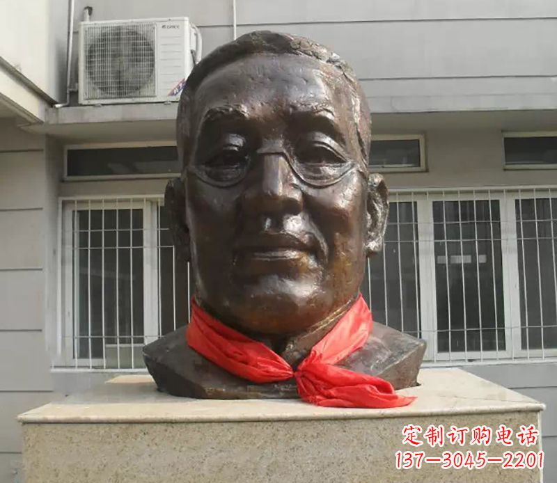 辽阳张伯岑校园名人头像铜雕