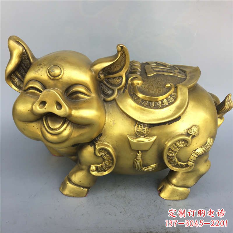 辽阳招财卡通猪铜雕-企业商场美陈动物生肖风水雕塑摆件