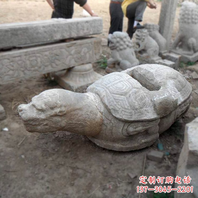 辽阳朱雀站在赑屃上的石雕