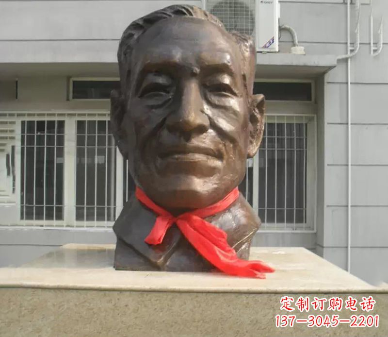 辽阳朱宪彝校园名人头像铜雕