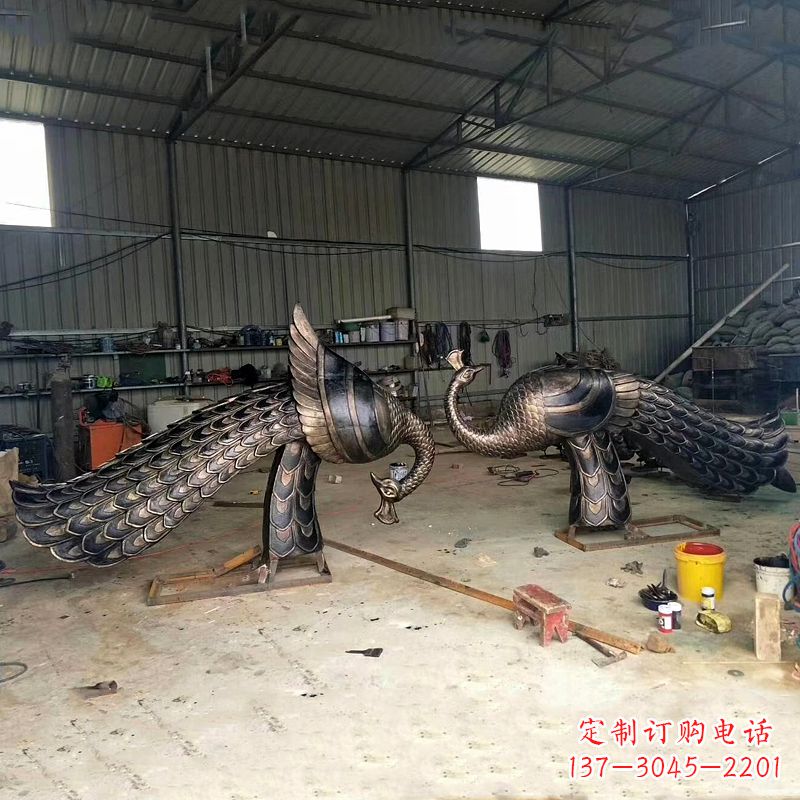 辽阳铸铜孔雀雕塑