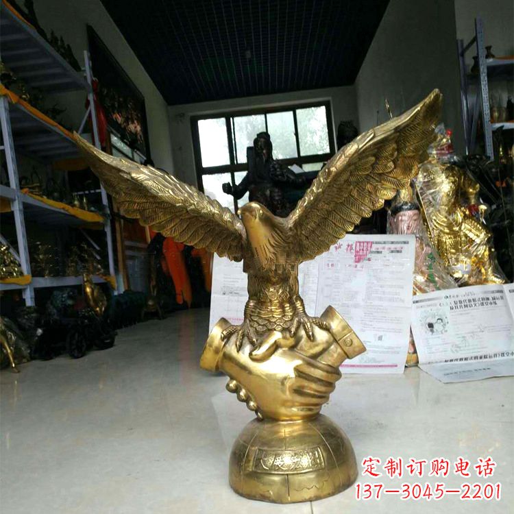 辽阳铸铜老鹰雕塑大展宏图