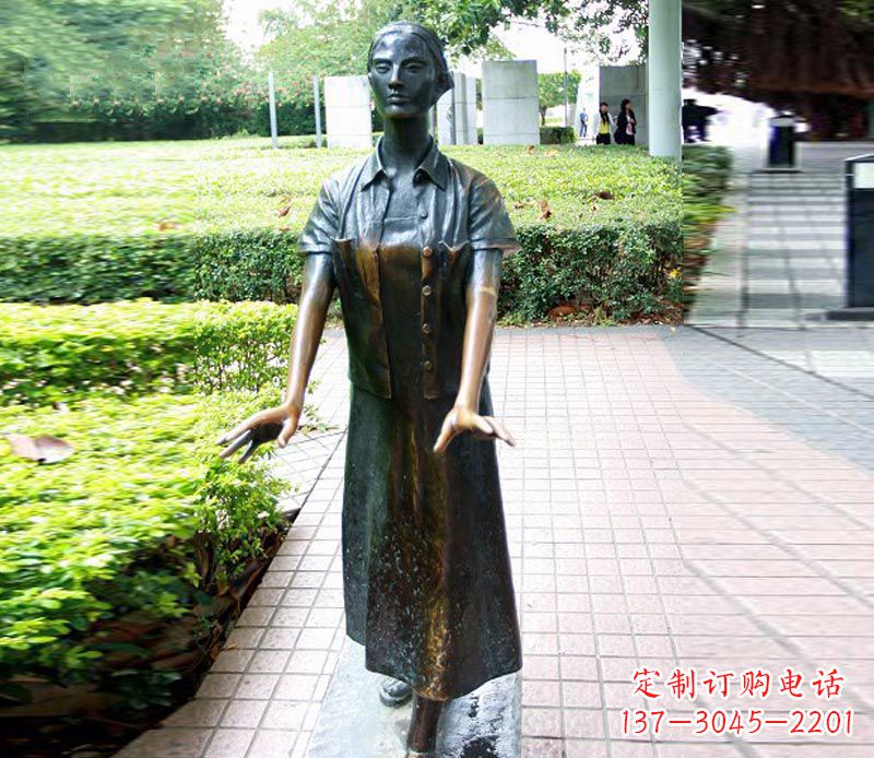 辽阳走路的盲人女孩铜雕