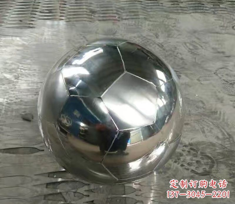 辽阳足球不锈钢体育器材雕塑