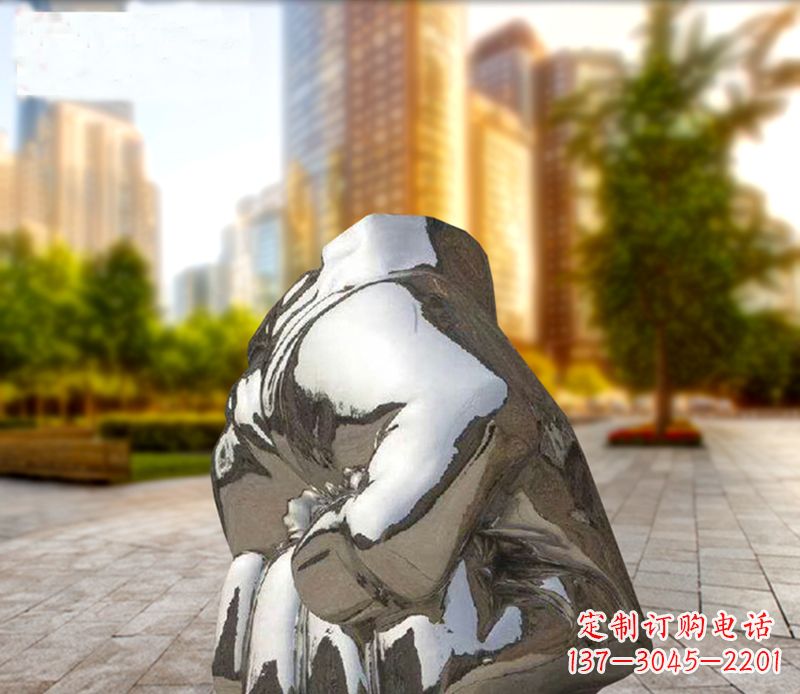 辽阳广场不锈钢拳头景观雕塑