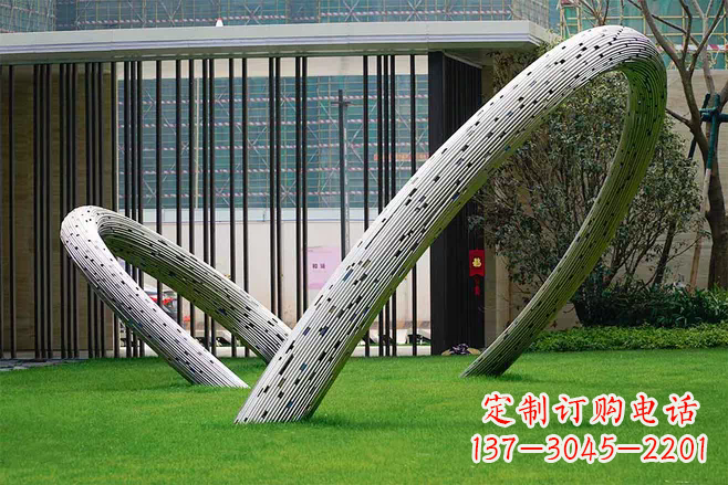 辽阳景观雕塑-酒店草坪创意不锈钢圆环景观雕塑